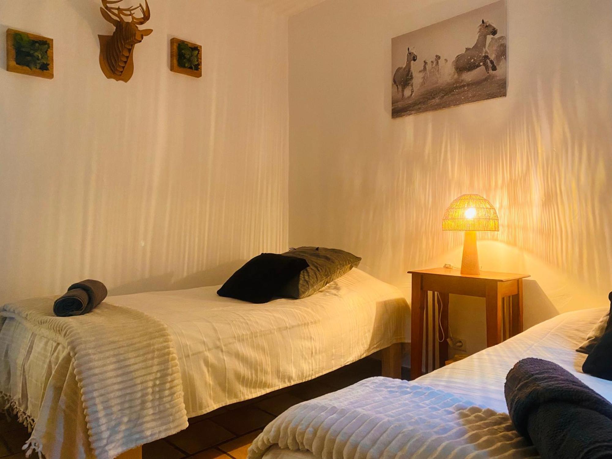 La Pitchoune : Gite Aux Pieds Des Alpilles Mouries Exterior photo